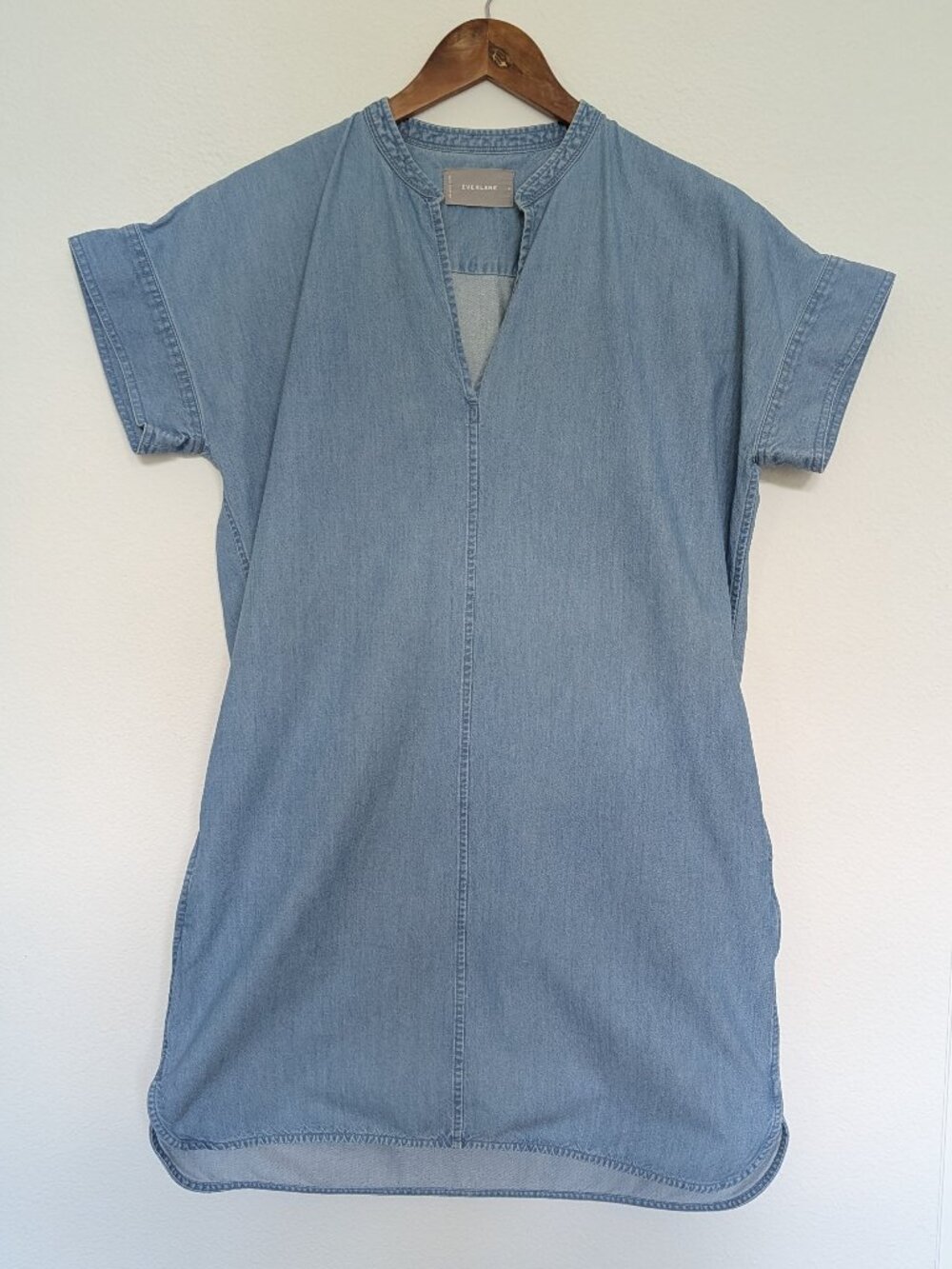 Everlane Split Neck Denim Dress Minimal Size 4